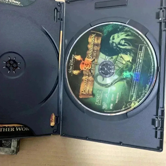 Pirates of the Caribbean: Dead Man's Chest (Two-Disc Special Edition) - Picture 4 of 6